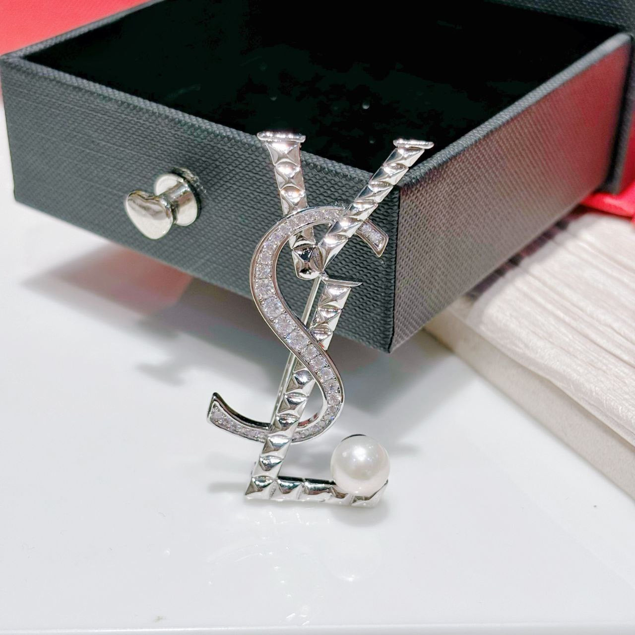 Broche YSL 23