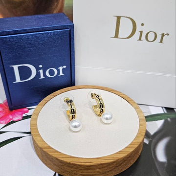 Boucle d’oreille DORÉ CD