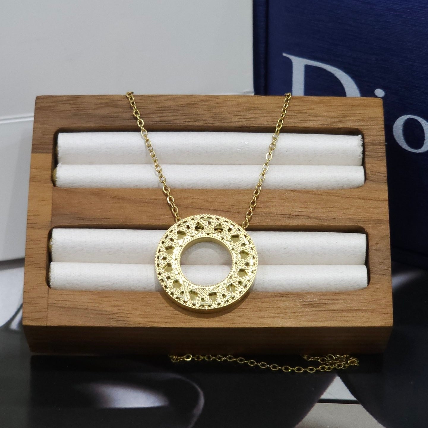 COLLIER DIOR A01