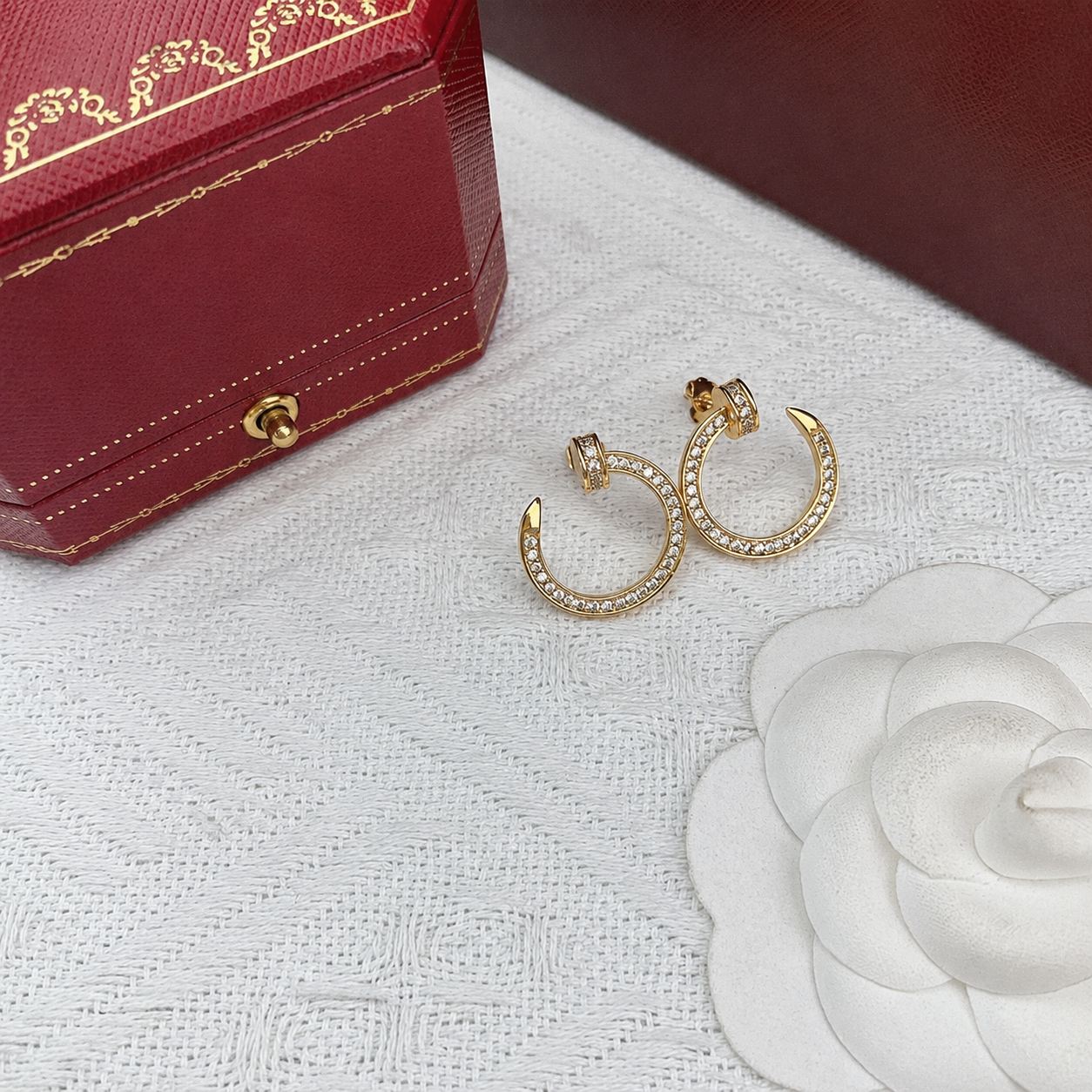 BOUCLES Cartier juste un clou pavé