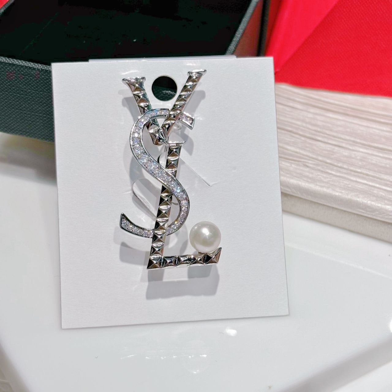 Broche YSL 23