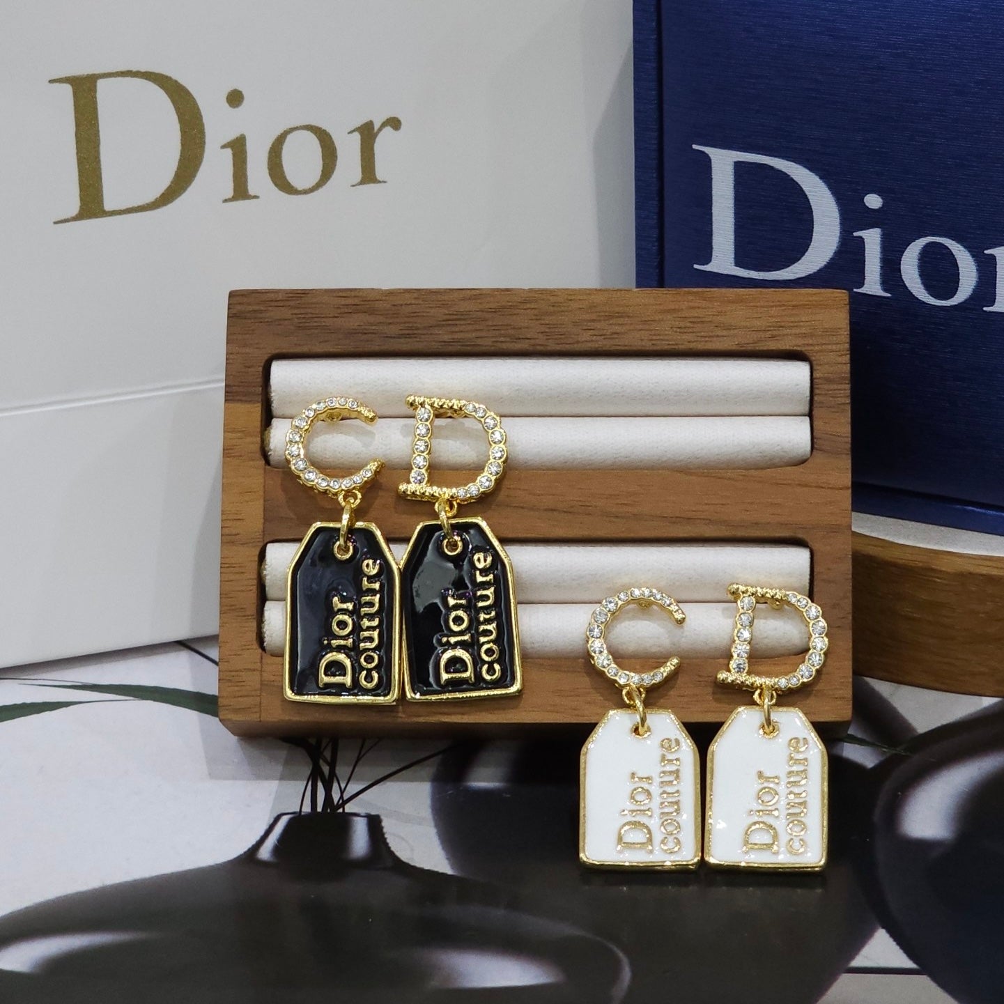 BOUCLES D’OREILLES DIOR Ct