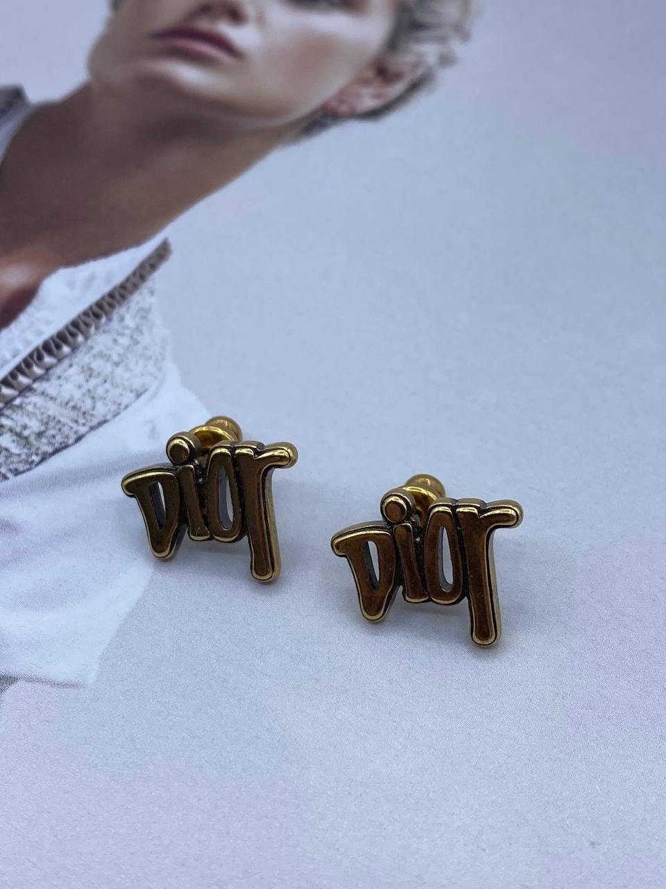 BOUCLES D’OREILLES DIOR old Gold