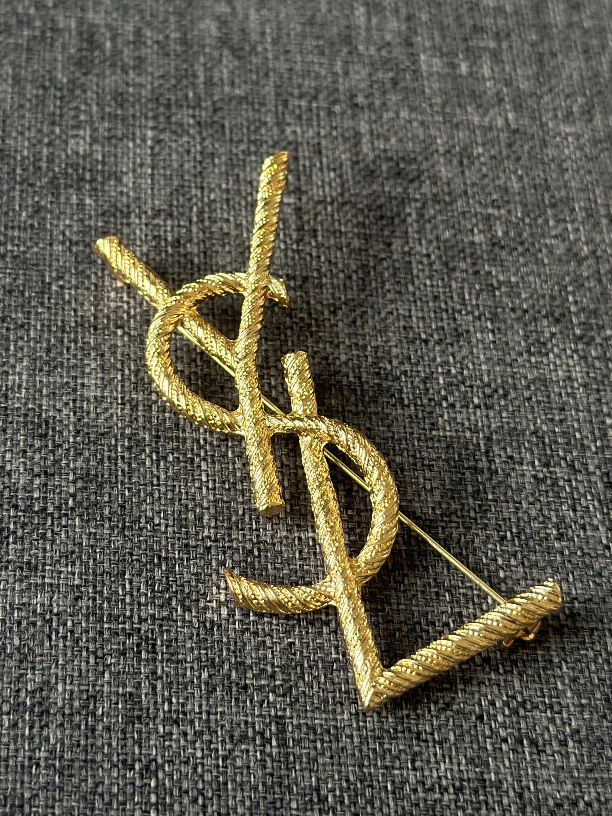 Broche YSL
